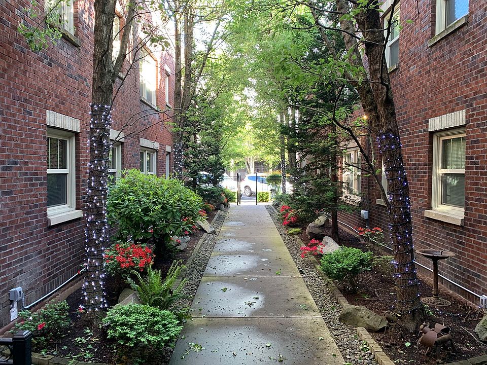 1st image of 511 W Evergreen Blvd #112