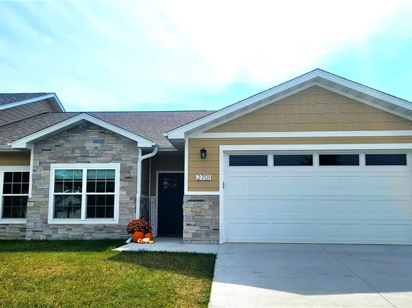 2701 Bos Landen Dr, Pella, IA 50219