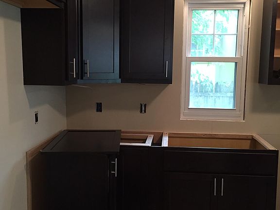 3rd image of 954 Hereford Dr