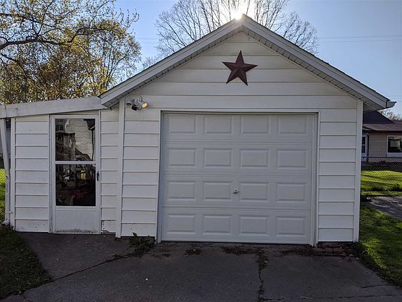 4th image of 11857 Highland St
