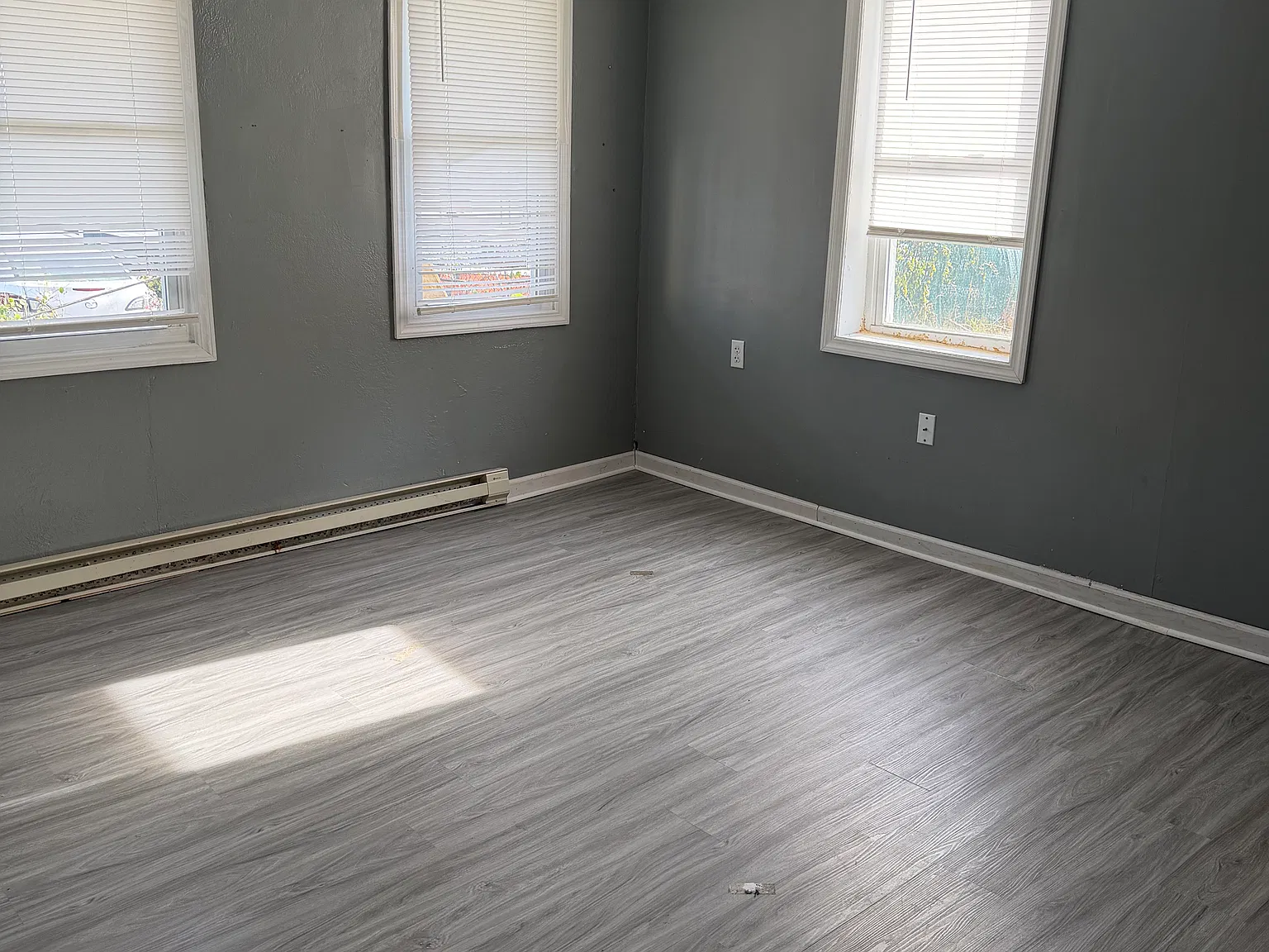 3 bed, 1100 sqft, $1,350 — Photo 2