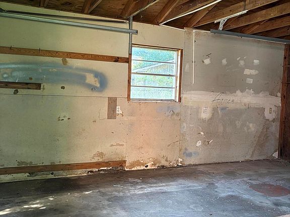 4th image of 4908 Fairwood Dr