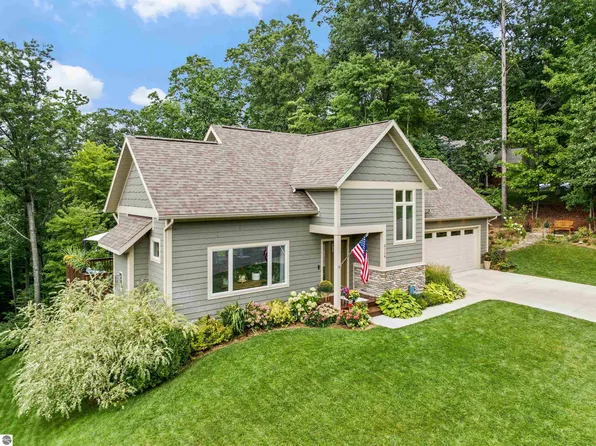 3119 Holiday Village Rd, Traverse City, MI 49686