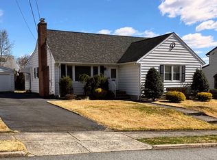 16 Carroll Pl, Totowa, NJ