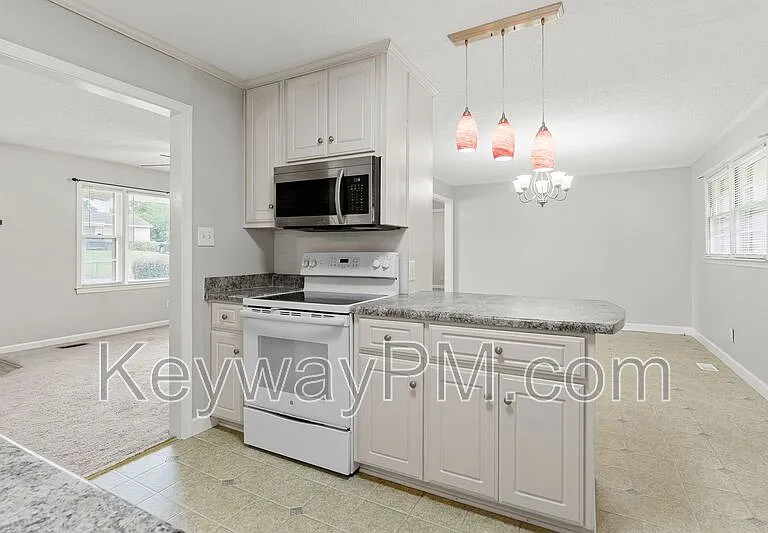 133 Belair Rd — Photo 3