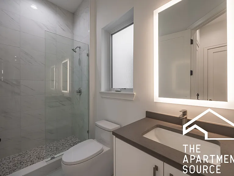 1814 W Thomas St #2R — Photo 9
