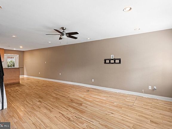 3rd image of 211 Mercer St