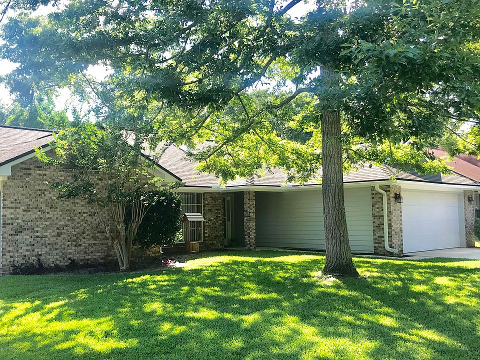 1st image of 3126 Lakeside Villa Dr