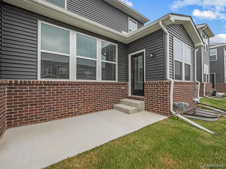 4837 Glenora Dr — Photo 31