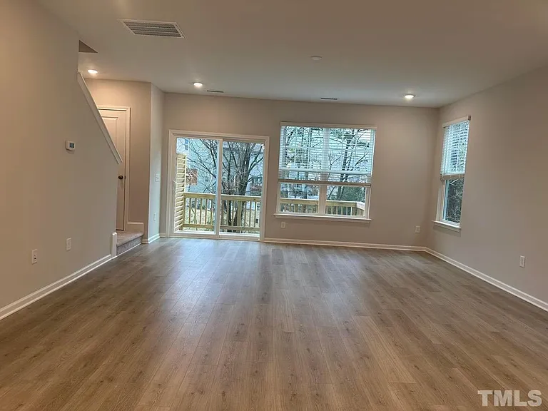 1078 Manorhaven Dr — Photo 5