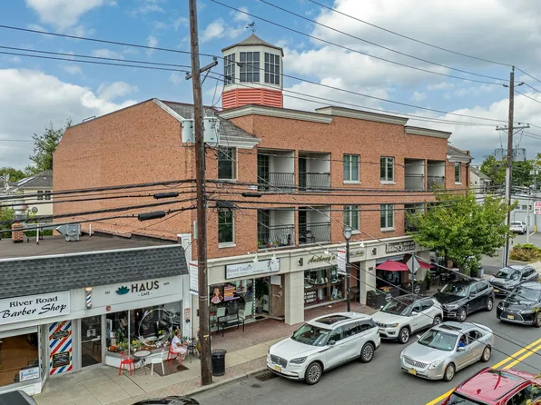 River Cottage, 12 River Rd #12-56-3D, Fair Lawn, NJ 07410