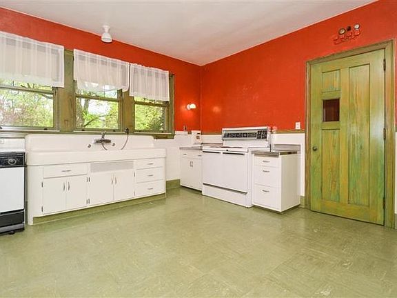 5th image of 3466 Brookline Ave
