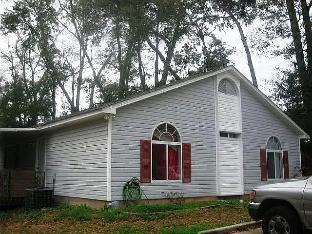 925 Dent St — Photo 3