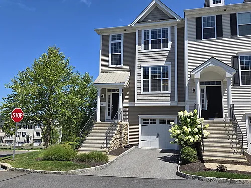 33 Moorland Dr Photo 1