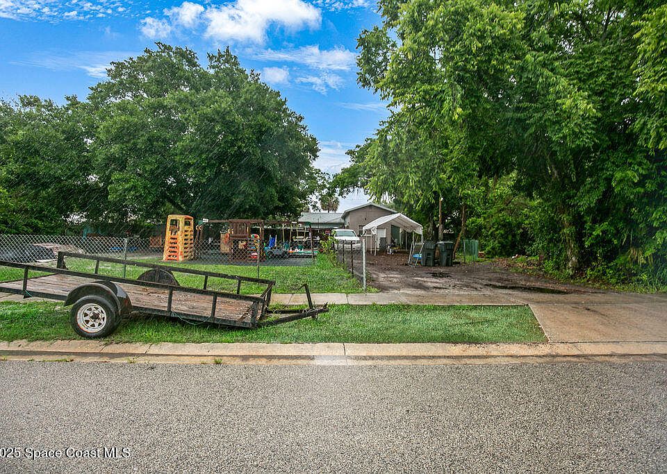 2nd image of 414 Dummitt Ave