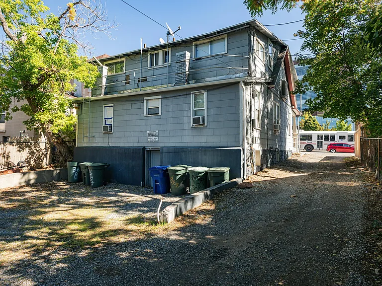 368 S University St — Photo 14
