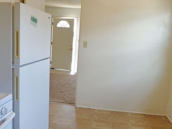 5th image of 853 Felspar St