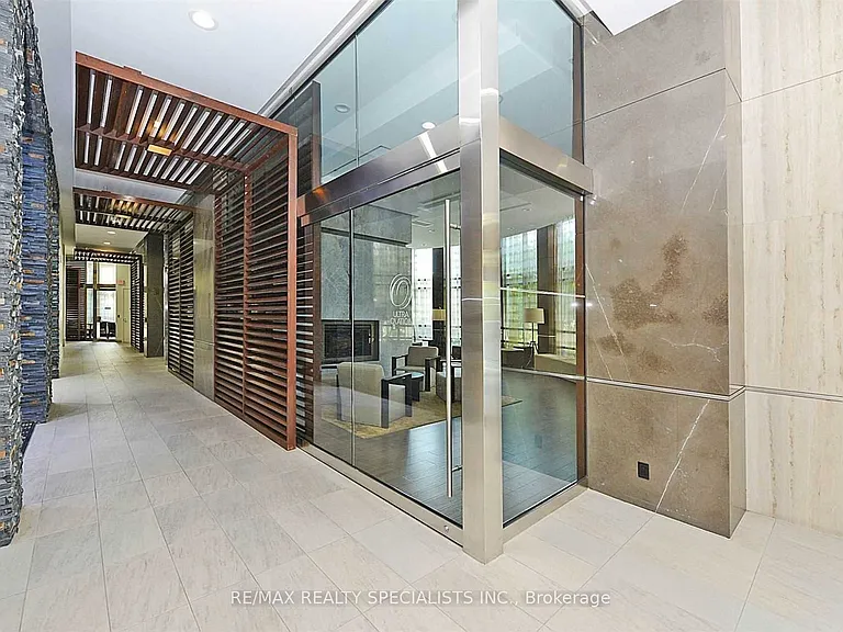 330 Burnhamthorpe Rd W #3207 — Photo 5