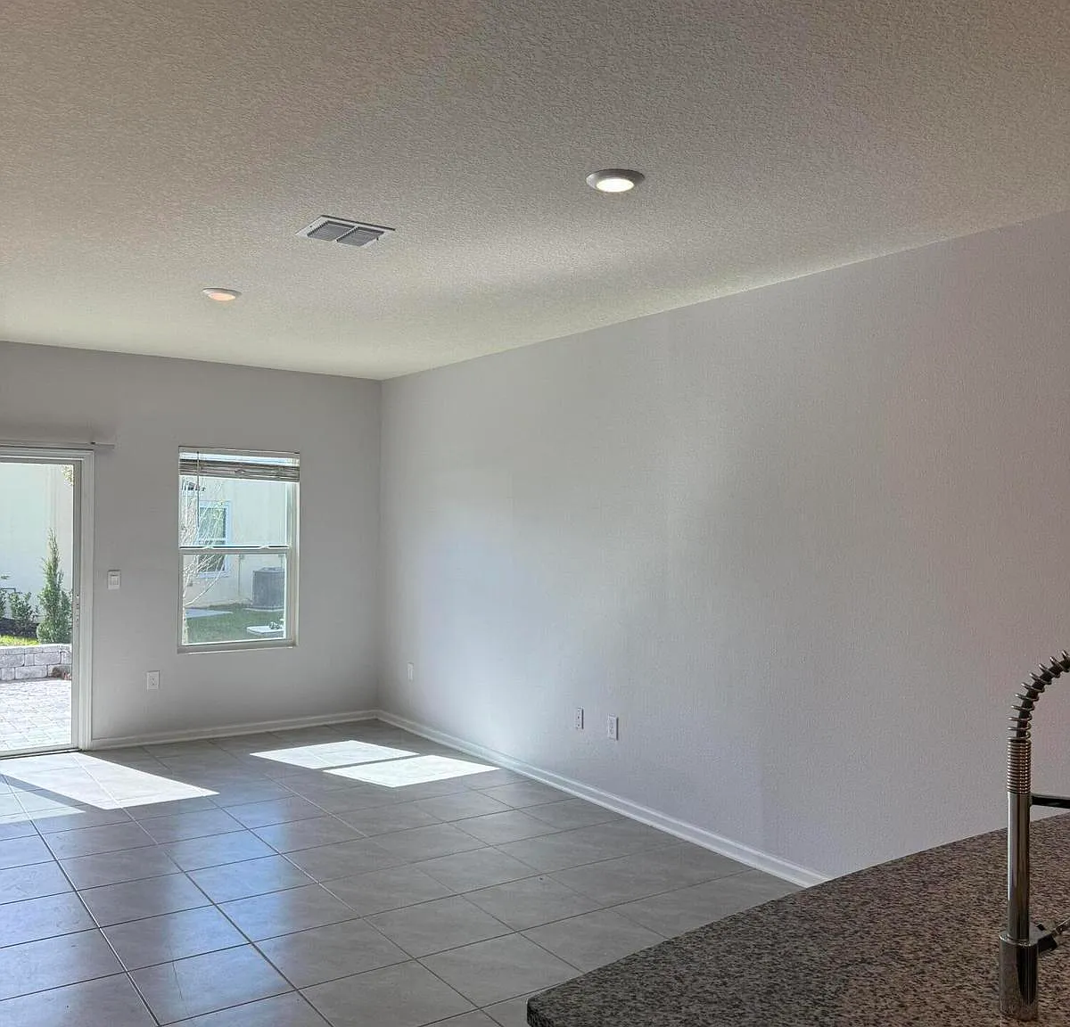 2 bed, 2.5 bath, 1210 sqft, $1,900 — Photo 4