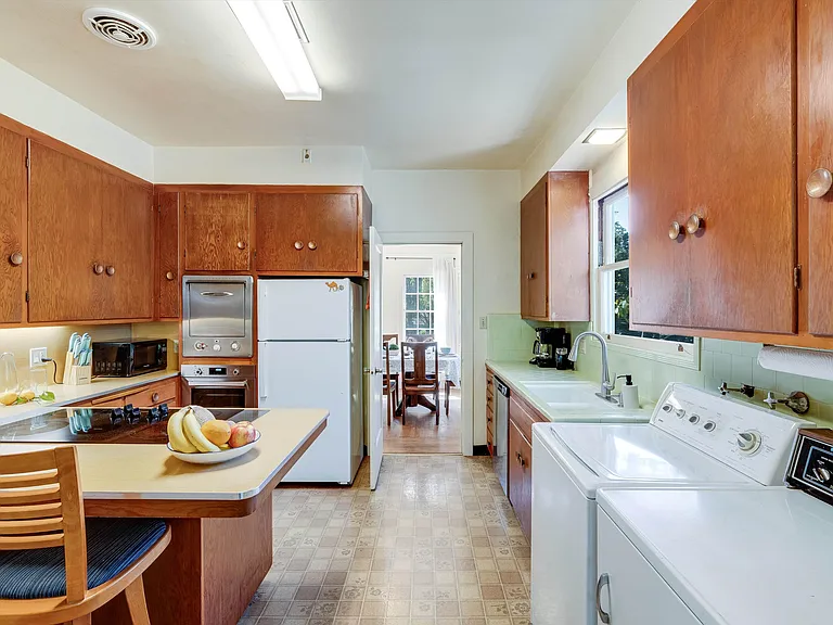 742 Austin Ave — Photo 24