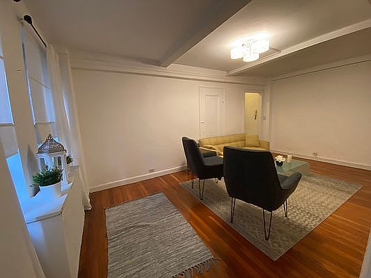 3rd image of 333 E 43rd St APT 212