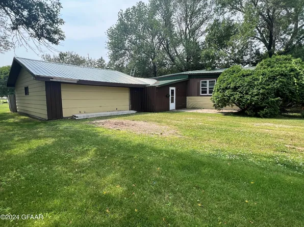 418 7th Ave, Reynolds, ND 58275