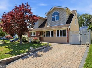 6944 Pawling St, Philadelphia, PA 19128