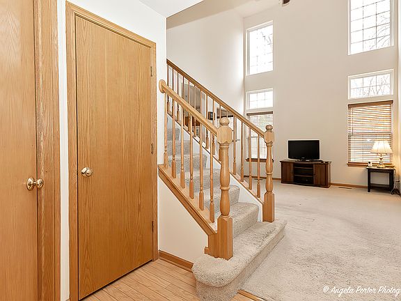 3rd image of 633 Scott Ct #633