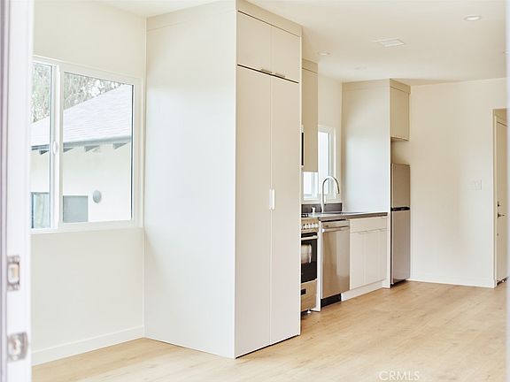 4th image of 3741 Locke Ave
