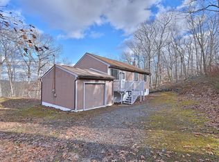 1132 Broken Ski Rd, Henryville, PA 18332