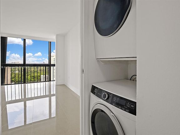 4th image of 2333 Brickell Ave APT 2710