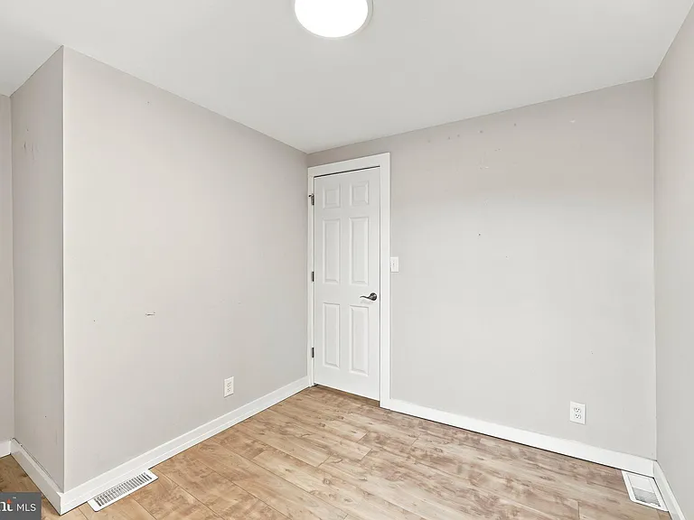 2307 N Mascher St — Photo 19