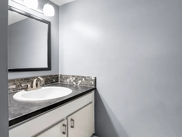 1602 Amblewood Dr #5 — Photo 4