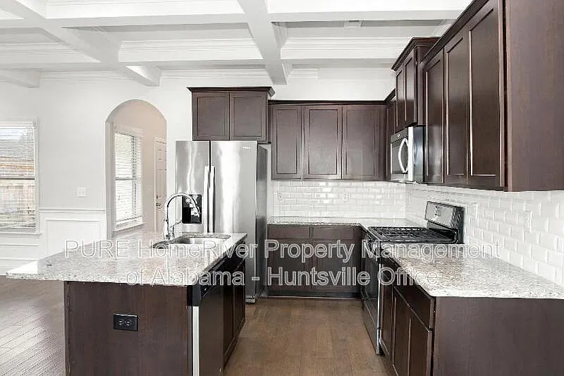 4 bed, 4.0 bath, 2035 sqft, $1,950 — Photo 3