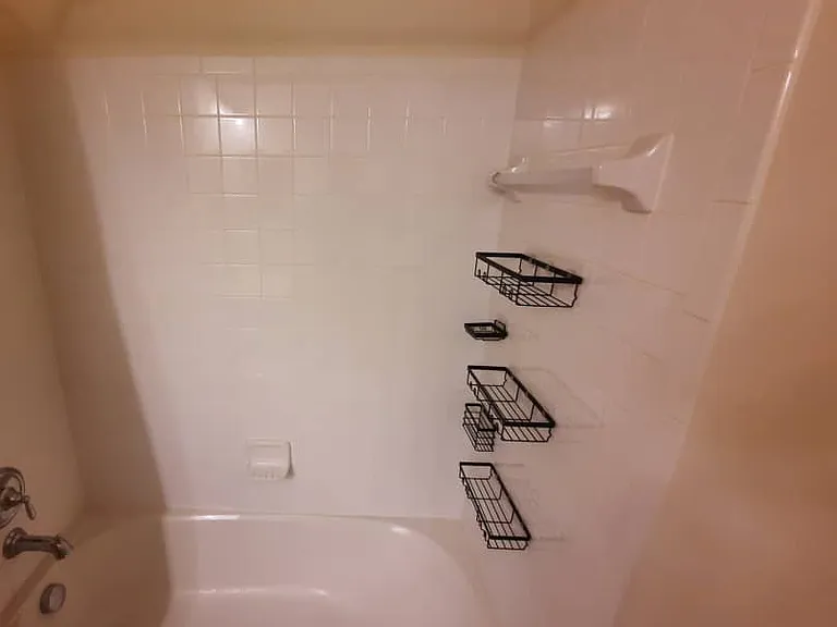 2nd Floor - Full (1) Bath