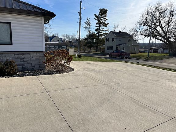 4th image of 512 W Main St #11135101