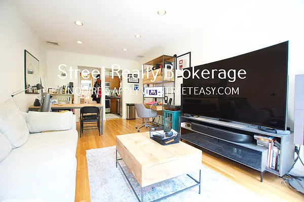 Rented by Street Realty Brokerage LLC | media 6