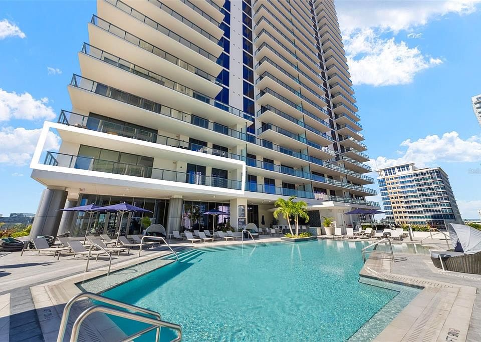 1st image of 275 1ST AVENUE S #1005