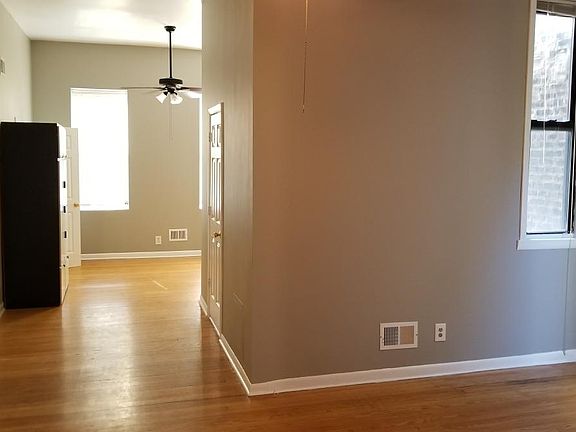 5th image of 2265 N Lincoln Ave