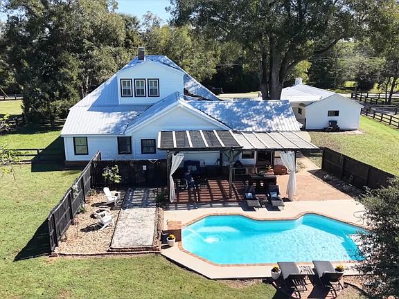 4th image of 10540 Estes Rd