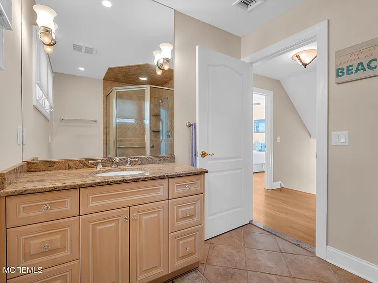 18 Meadow Ave — Photo 21