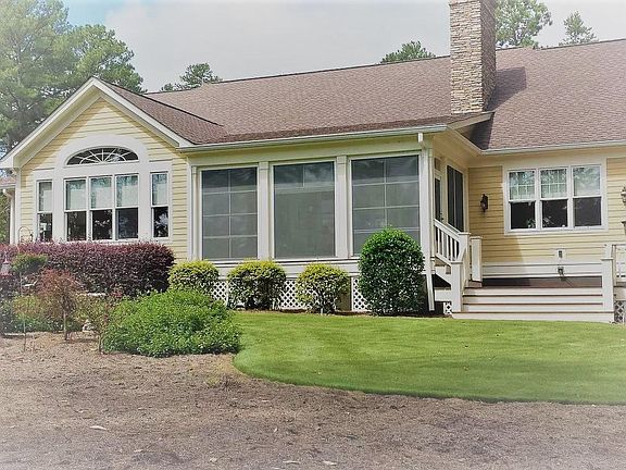 2nd image of 1050 Carolyns Pl