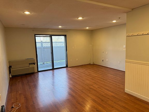 2nd image of 25 Village Rock Ln APT 2