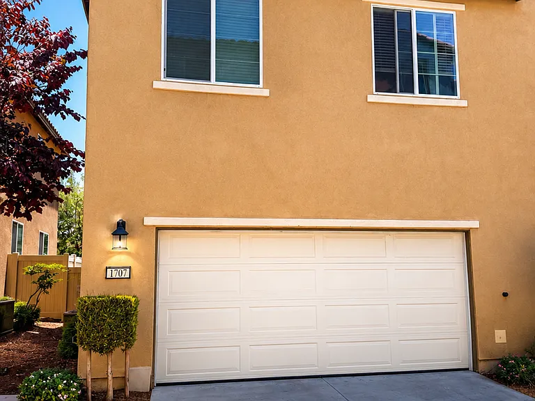 1707 Frangipani Ave — Photo 3
