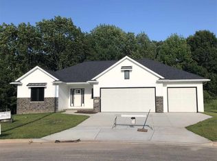 3390 Largo Ridge Ct, Green Bay, WI 54311