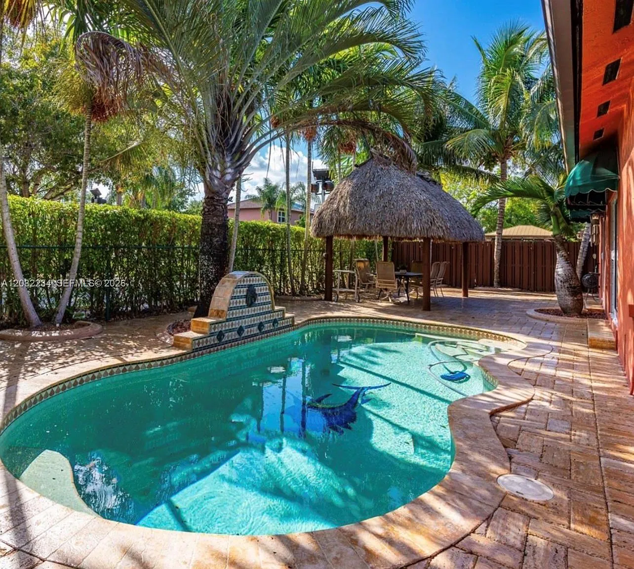 4 bed, 2.0 bath, 1908 sqft, $4,100 — Photo 1