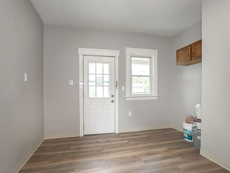 15401 Grovewood Ave — Photo 10
