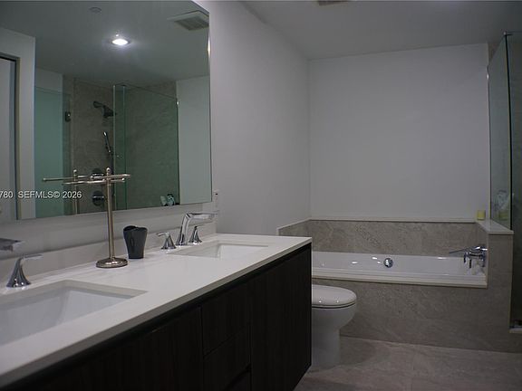 5th image of 488 NE 18th St Unit 2008