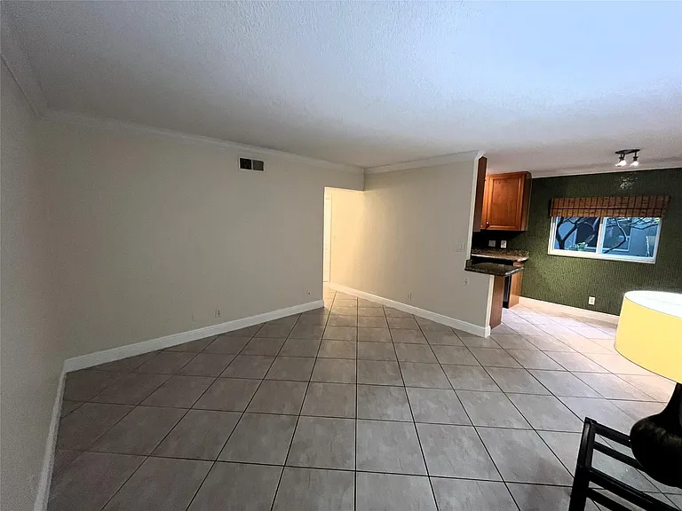 1460 NE 18th St #104 — Photo 11