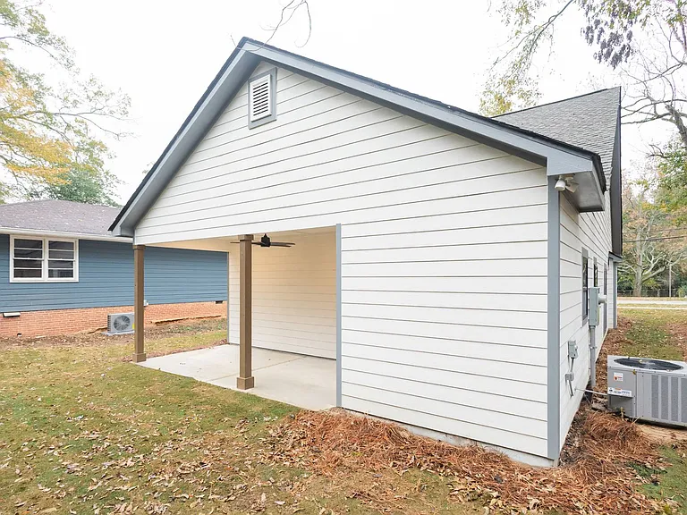 824 W Broad St — Photo 4